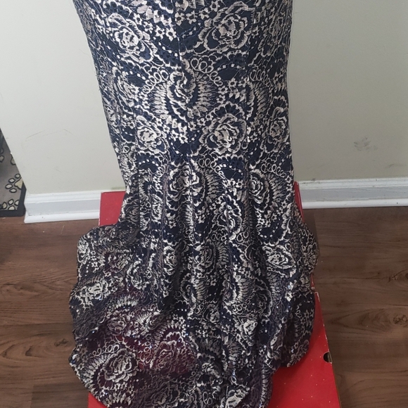 Dress - Picture 4 of 5